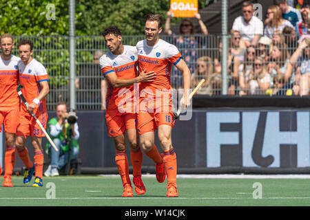 Amstelveen, Niederlande. 30. Juni, 2019. Amsterdam, 30-06-2019, Hockey Pro League 2019 Männer. Veranstaltungsort: Wagener Stadion. Glenn Schuurman und Mirco Pruijser während des Spiels Großbritannien Niederlande vs. Credit: Pro Schüsse/Alamy leben Nachrichten Stockfoto