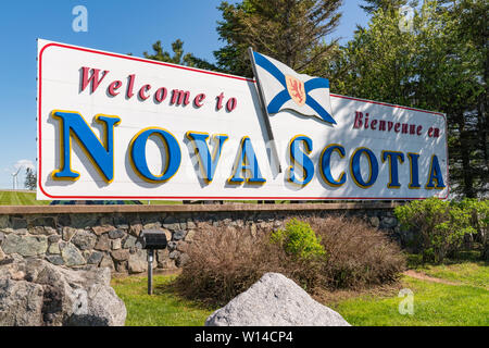An der Grenze der Provinz in Kanada Willkommen in Nova Scotia Zeichen Stockfoto