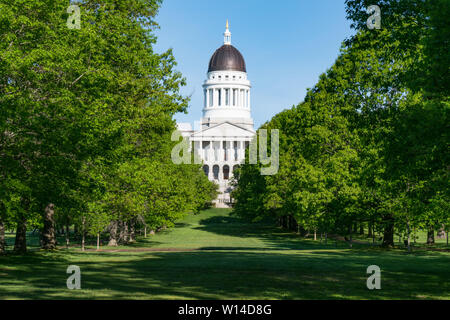 Fassade der Maine State Capitol Building von Capitol Park in Augusta, Maine Stockfoto