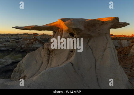 Die Flügel Felsen bei Sonnenaufgang,/Bisti De-Na-Zin Wilderness Area, New Mexico, USA Stockfoto