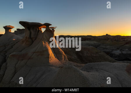 Die Flügel Felsen bei Sonnenaufgang,/Bisti De-Na-Zin Wilderness Area, New Mexico, USA Stockfoto