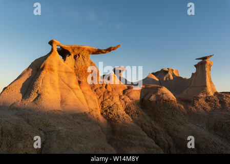 Die Flügel Felsen bei Sonnenaufgang,/Bisti De-Na-Zin Wilderness Area, New Mexico, USA Stockfoto