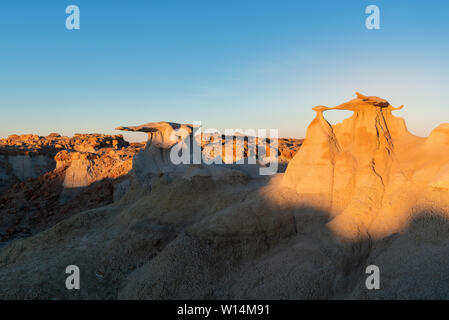 Die Flügel Felsen bei Sonnenaufgang,/Bisti De-Na-Zin Wilderness Area, New Mexico, USA Stockfoto