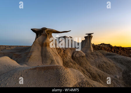 Die Flügel Felsen bei Sonnenaufgang,/Bisti De-Na-Zin Wilderness Area, New Mexico, USA Stockfoto