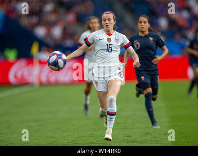 Paris, Frankreich. 28 Juni, 2019. Frankreich, Paris, Parc des Princes, 28.06.2019, Fußball - FIFA Frauen-WM-Viertelfinale - Frankreich - USA Bild: von links Rose Lavelle (USA, #16) und Amel Majri (Frankreich, Nr. 10) | Verwendung der weltweiten Kredit: dpa/Alamy leben Nachrichten Stockfoto