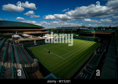 London, Großbritannien. 30. Juni, 2019. Der All England Lawn Tennis und Croquet Club, London, England; Wimbledon Tennis Turnier Vorschau Tag; Blick auf die All England Lawn Tennis und Croquet Club von oben zeigen Hof 18 Credit: Aktion Plus Sport Bilder/Alamy leben Nachrichten Stockfoto