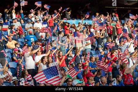 Paris, Frankreich. 28 Juni, 2019. Frankreich, Paris, Parc des Princes, 28.06.2019, Fußball - FIFA Frauen-WM-Viertelfinale - Frankreich - USA Bild: US-Fans | Verwendung der weltweiten Kredit: dpa/Alamy leben Nachrichten Stockfoto