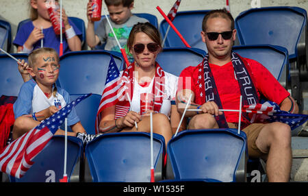 Paris, Frankreich. 28 Juni, 2019. Frankreich, Paris, Parc des Princes, 28.06.2019, Fußball - FIFA Frauen-WM-Viertelfinale - Frankreich - USA Bild: US-Fans | Verwendung der weltweiten Kredit: dpa/Alamy leben Nachrichten Stockfoto