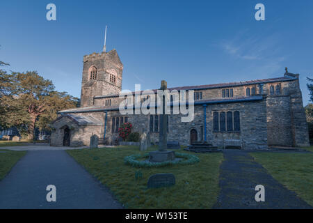 WINDERMERE, Großbritannien - 25. MÄRZ 2019: St. Martins Kirche in Bowness-on-Windermere Schuß am frühen Morgen Stockfoto