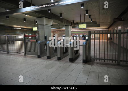 Die tap-fare Gates an der Union Station der U-Bahn Station in Los Angeles Stockfoto