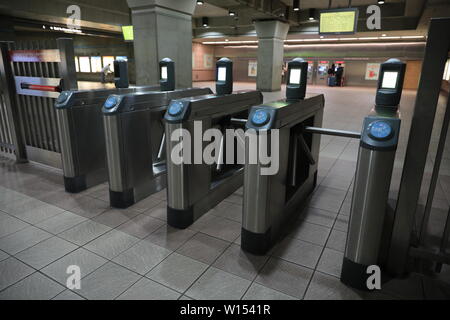 Die tap-fare Gates an der Union Station der U-Bahn Station in Los Angeles Stockfoto