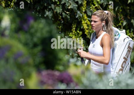 London, Großbritannien. 30. Juni, 2019. Der All England Lawn Tennis und Croquet Club, London, England; Wimbledon Tennis Turnier Vorschau Tag; Camila Giorgi (ITA) während der Praxis am Sonntag. Credit: Aktion Plus Sport Bilder/Alamy leben Nachrichten Stockfoto