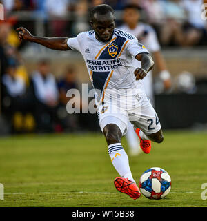 San Jose, Kalifornien, USA. 29 Juni, 2019. Los Angeles Galaxy Mittelfeldspieler Ema Boateng (24), die in Aktion während der MLS-Spiel zwischen Los Angeles Galaxy und die San Jose Earthquakes bei Avaya im Stadion in San Jose, Kalifornien. Chris Brown/CSM/Alamy leben Nachrichten Stockfoto