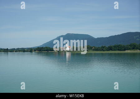 Schloss Neuschwanstein liegt am Fuße des Forggensee in Bayern Stockfoto