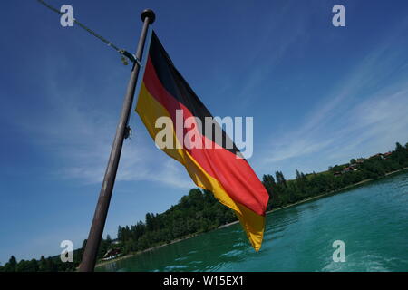 Schloss Neuschwanstein liegt am Fuße des Forggensee in Bayern Stockfoto