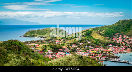 Panoramablick auf die Landschaft von Terre-de-Haut, Guadeloupe, Les Saintes, Karibische Meer. Stockfoto