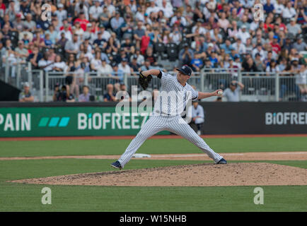 Das Stadion in London, London, Großbritannien. 30. Juni, 2019. 5215/5220 &Amp; MLB vorhanden London Serie Baseball, Boston Red Sox vs. New York Yankees; Zack Britton der New York Yankees Pitching in der Unterseite der 8 innings Credit: Aktion plus Sport/Alamy leben Nachrichten Stockfoto