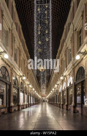 Brüssel, Belgien - 21.01.2019: Die Galeries Royales Saint-Hubert in Brüssel in der Nacht. Reisen. Stockfoto