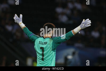 Udine, Italien. 30. Juni, 2019. Fußball, U-21 Männer: EM, Deutschland - Spanien, Finale, Finale. Spaniens Torhüter Antonio Sivera Gesten während des Spiels. Credit: Cezaro De Luca/dpa/Alamy leben Nachrichten Stockfoto