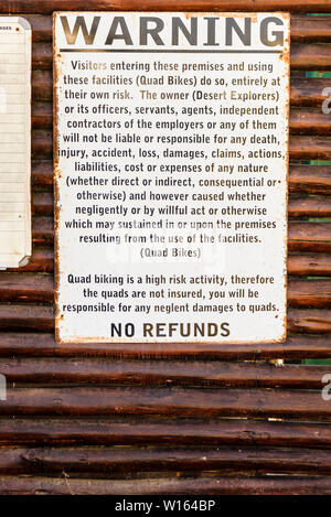 Disclaimer Schild an einer Quad Biking Outdoor Activity Centre, Namibia Stockfoto