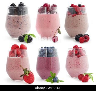 Gesund und nützlich, bunten Berry cokctalis, Smoothies und Shakes mit Joghurt, frisches Obst und Beeren Studio auf weißem Hintergrund Stockfoto