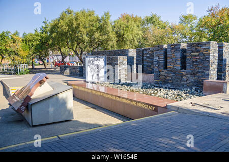 Johannesburg, Südafrika - 23. Mai 2019: Hector Pieterson Memorial in Soweto mit einem berühmten Bild von Hector Pieterson durch Mbuyisa Mak durchgeführt werden Stockfoto