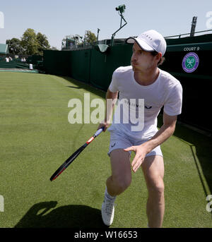 Wimbledon, London, UK. 01. Juli, 2019. Andy Murray (GBR) ist für den Beginn der Wimbledon bereit, als er Praxis an der Wimbledon Championships Tennis, Wimbledon, London am Juni 29, 2019 Credit: Paul Marriott/Alamy leben Nachrichten Stockfoto