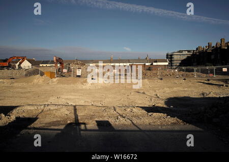 AJAXNETPHOTO. 2017. WORTHING, England. - MGM HAUS - ALLE WEG - der Ort, wo die MEERESFORSCHUNG UND DIE ALLGEMEINE GEGENSEITIGE QUALITÄTSSICHERUNG (MGM) VERWALTUNGSGEBÄUDE IN HEENE STRASSE einmal stand, abgerissen, um Platz für neue RUHESTAND GEHÄUSE APARTMENT BLOCKS ZU MACHEN. Foto: Jonathan Eastland/AJAX REF: DP 182706 104 Stockfoto