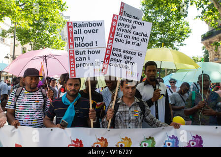 Gay Migranten aus Afrika und Asien an der Paris 2019 Gay Pride Stockfoto