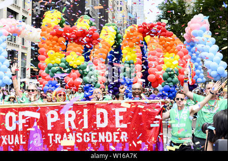 New York, NY, USA. 30. Juni, 2019. Die New York City Pride auf der Fifth Avenue in New York City am 30. Juni 2019. Quelle: Michael Brochstein/ZUMA Draht/Alamy leben Nachrichten Stockfoto