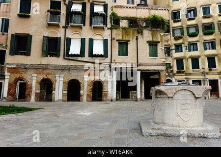 Campo del Ghetto Nuovo, New Ghetto Field. Sestiere di Cannaregio historisches Viertel von Venedig. Die Republik Venedig La Serenissima. Italien, EU. Stockfoto