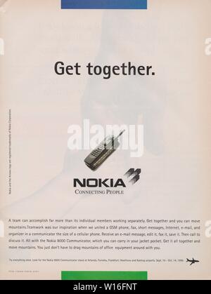 Plakat werbung Nokia 9000 Communicator Phone, Zeitschrift 1996, Nokia Connecting People, Slogan, kommen zusammen, Werbung von 1990 s Stockfoto