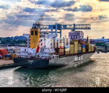 Boston, Massachusetts, USA. 8. Sep 2005. Containerschiffe angedockt im Hafen von Boston, Massachusetts, ein großer Versand. Credit: Arnold Drapkin/ZUMA Draht/Alamy leben Nachrichten Stockfoto