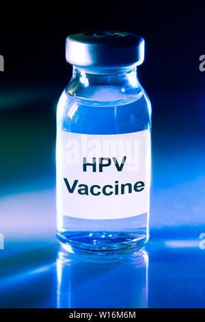 Kleine Droge Durchstechflasche mit HPV-Impfstoff Stockfoto