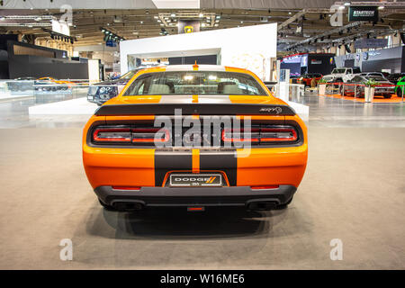 Poznan, Polen, März 2019: metallic orange Dodge Challenger SRT Hellcat, Poznan International Motor Show, 3. gen Muscle Car von Dodge hergestellt Stockfoto