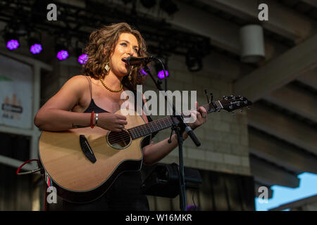 Juni 29, 2019 - Milwaukee, Wisconsin, USA - LEA CAPELLE während des Sommerfests Music Festival in Milwaukee, Wisconsin (Bild: © Daniel DeSlover/ZUMA Draht) Stockfoto