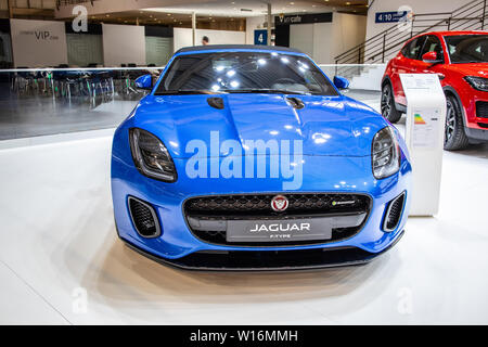 Poznan, Polen, März 2019 blau Jaguar F-Type Cabrio, Poznan International Motor Show, Zweisitzer cabrio Auto hergestellt von britischen Jaguar Stockfoto