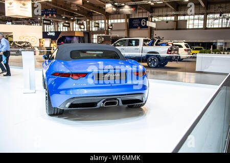 Poznan, Polen, März 2019 blau Jaguar F-Type Cabrio, Poznan International Motor Show, Zweisitzer cabrio Auto hergestellt von britischen Jaguar Stockfoto