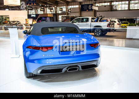 Poznan, Polen, März 2019 blau Jaguar F-Type Cabrio, Poznan International Motor Show, Zweisitzer cabrio Auto hergestellt von britischen Jaguar Stockfoto