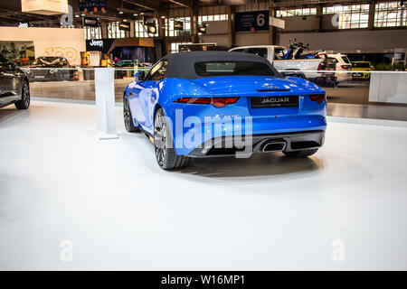 Poznan, Polen, März 2019 blau Jaguar F-Type Cabrio, Poznan International Motor Show, Zweisitzer cabrio Auto hergestellt von britischen Jaguar Stockfoto