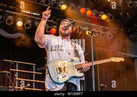 Juni 29, 2019 - Milwaukee, Wisconsin, USA - MITCHELL TENPENNY während des Sommerfests Music Festival in Milwaukee, Wisconsin (Bild: © Daniel DeSlover/ZUMA Draht) Stockfoto