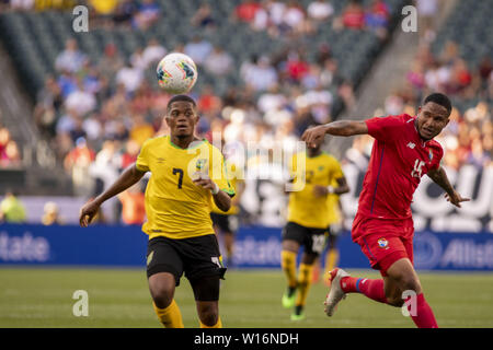 Philadelphia, Pennsylvania, USA. 30. Juni, 2019. JOSE RODRIQUES (7) kämpft für den ball gegen Panama ERIC DAVIS (15) Während des Spiels in Philadelphia PA Credit: Ricky Fitchett/ZUMA Draht/Alamy leben Nachrichten Stockfoto