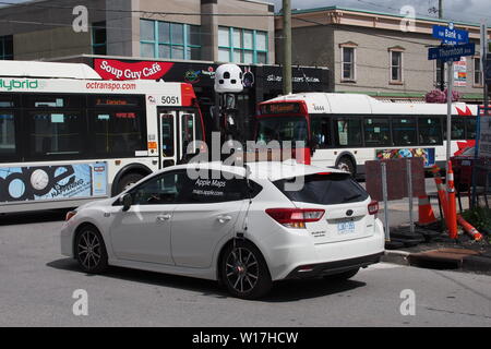 Apple Maps Street View Car um die Glebe fahren. maps.apple.com. Ottawa, Ontario, Kanada. Stockfoto