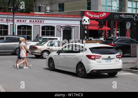 Apple Maps Street View Car um die Glebe fahren. maps.apple.com. Ottawa, Ontario, Kanada. Stockfoto