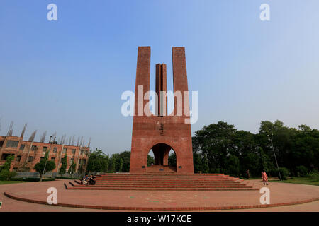 Shaheed Minar an Jahangirnagar Universität entworfen von Architekt Rabiul Hossain. Dhaka, Bangladesch Stockfoto