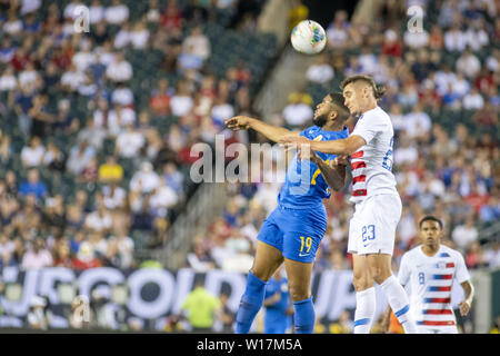 Philadelphia, Pennsylvania, USA. 30. Juni, 2019. JAFAR ARIEN (19.) und AARON LONG (23), die in Aktion während des Spiels in Philadelphia PA Credit: Ricky Fitchett/ZUMA Draht/Alamy leben Nachrichten Stockfoto