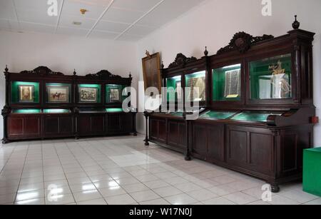 Museum zeigt im Keraton Yogyakarta Yogyakarta (Palast). Der Komplex wurde 1755 erbaut - 1756 für Hamengkubuwono I. Stockfoto