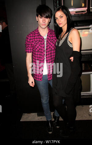 New York, USA. Vom 8. Januar 2009. Greg Krelenstein, Leigh Lezark, der MisShapes an den Tribut an Stephen sprouse an der Bowery Ballroom. Quelle: Steve Mack/Alamy Stockfoto