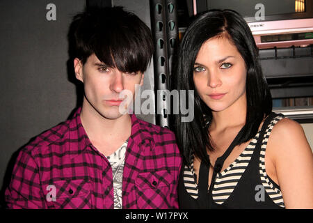 New York, USA. Vom 8. Januar 2009. Greg Krelenstein, Leigh Lezark, der MisShapes an den Tribut an Stephen sprouse an der Bowery Ballroom. Quelle: Steve Mack/Alamy Stockfoto