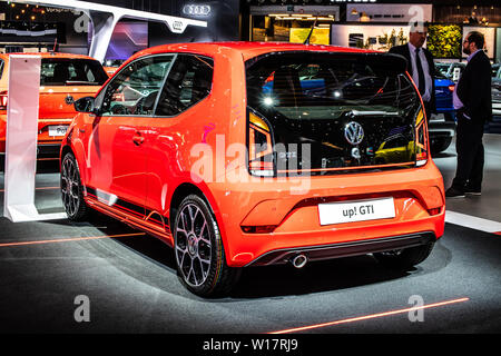 Brüssel, Belgien, 18.Januar 2019: rot metallic Volkswagen VW up! GTI Motor Show in Brüssel, New Small Family, NSF, Stadt Auto produziert von Volkswagen Stockfoto